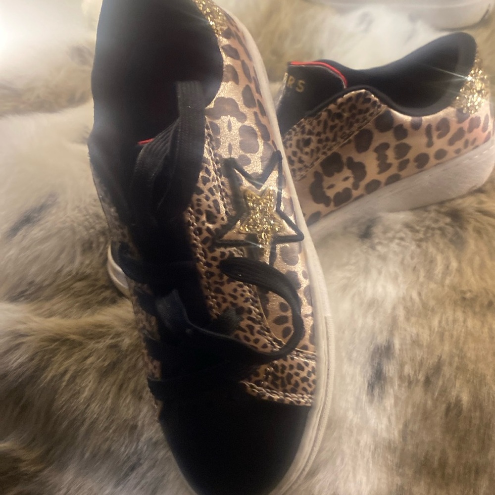 Skechers